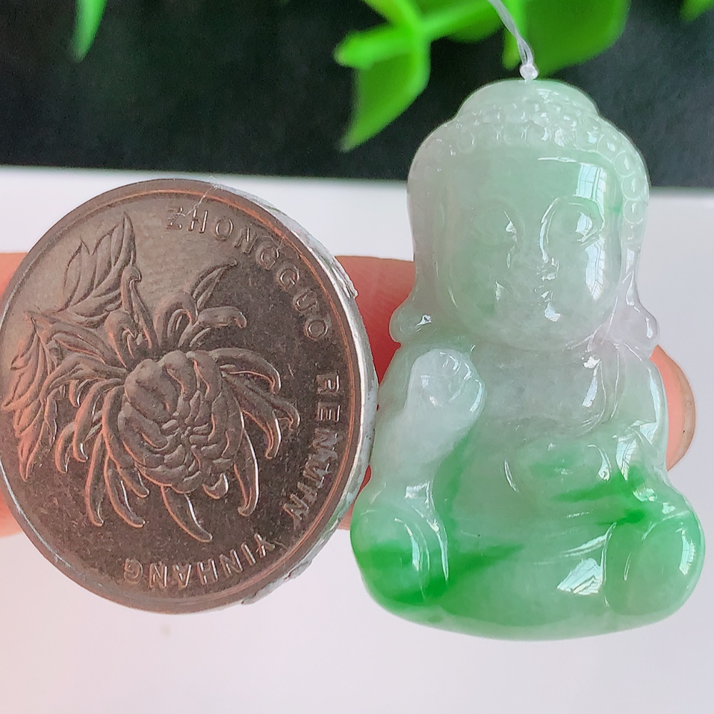 冰润精雕飘绿宝宝佛吊坠   雕琢宝宝佛，生动自然。似佛心性、如孩童心、天真佛性！众生皆有佛性，众佛皆有万般色相，成佛就是寻找真我。W49.15  尺寸：31.8-19.5-5.5mm