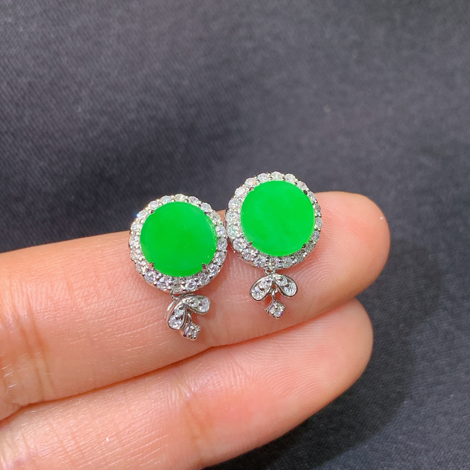 冰阳绿圆牌耳钉，18k金镶嵌，简约时尚，冰润色阳，种水足，h1 尺寸7.3*2