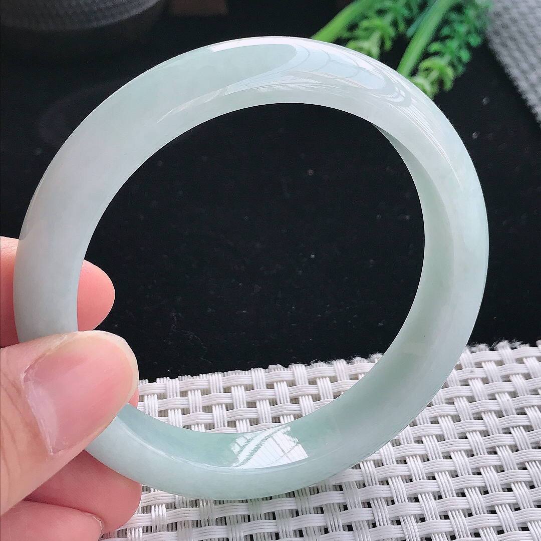 实拍天然翡翠60.5/12.8/8.5大圈口老坑秀气温润淡绿色手镯翡翠玉镯手环