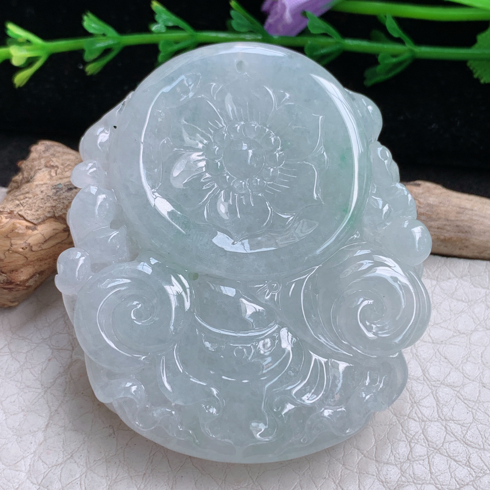 lz实拍53.5*46.8*11.8缅甸天然翡翠a货精雕冰透大势至菩萨吊坠坐莲观音