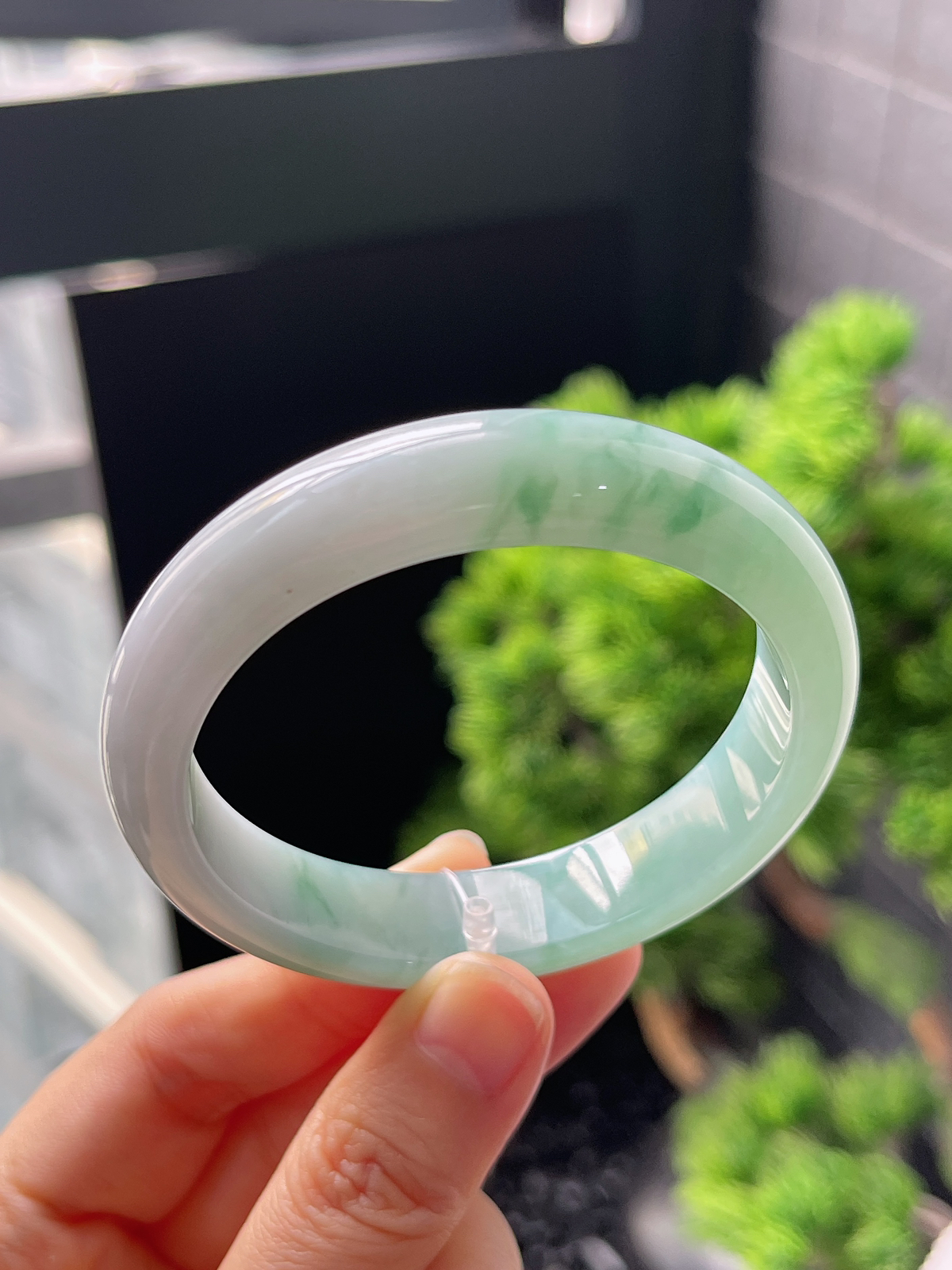 正圈53圈口，翡翠冰糯种飘绿手镯