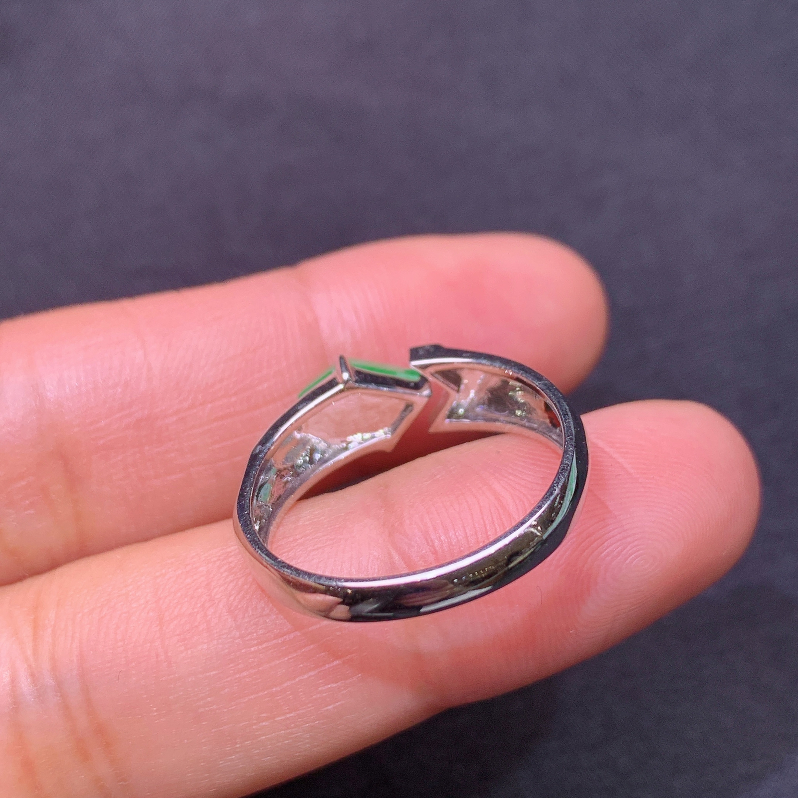 冰阳绿蛋面戒指，18k金镶嵌，简约时尚，冰润色阳，种水足，Hl 圈口16 尺寸7.6*3.6*2.2