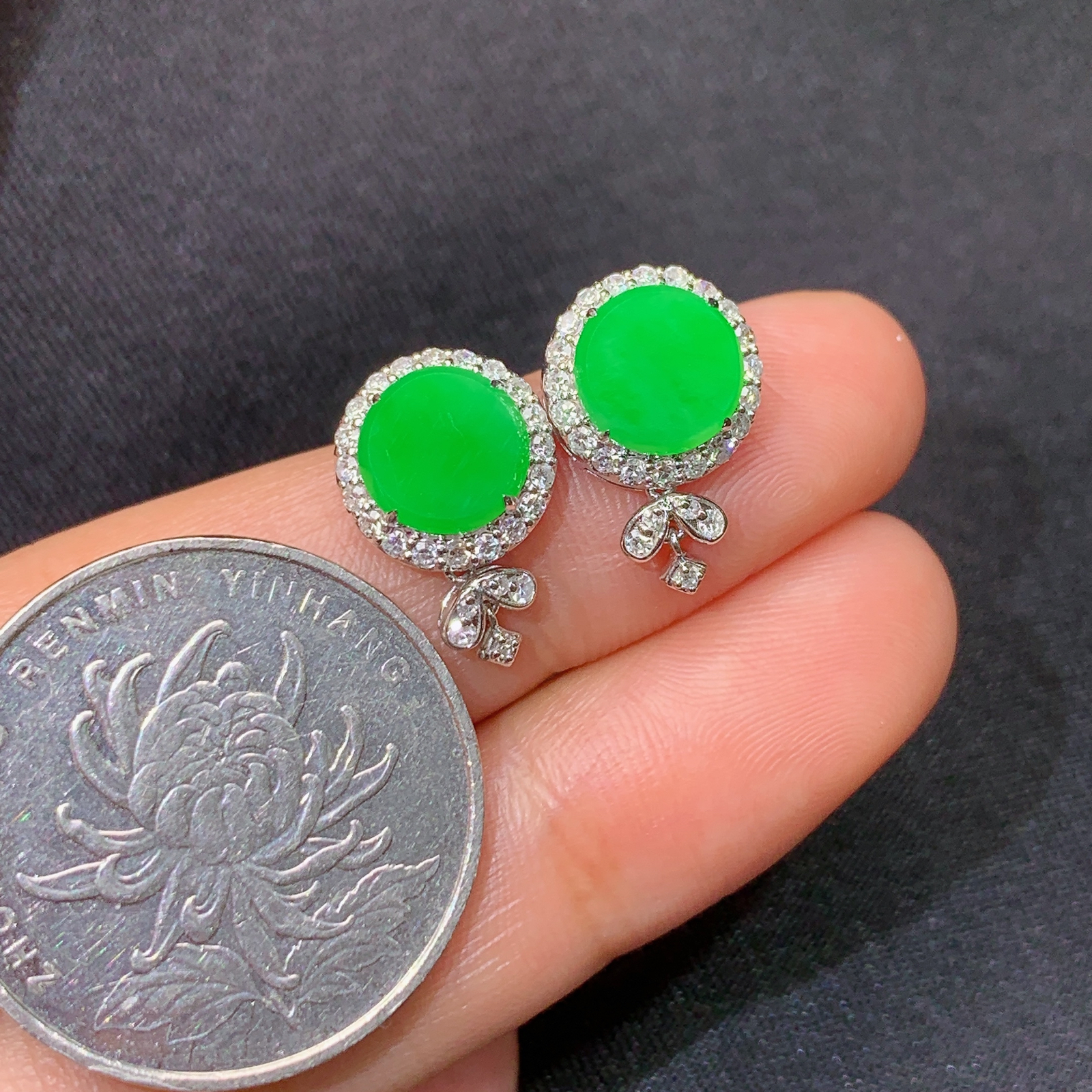 冰阳绿圆牌耳钉，18k金镶嵌，简约时尚，冰润色阳，种水足，h1 尺寸7.3*2