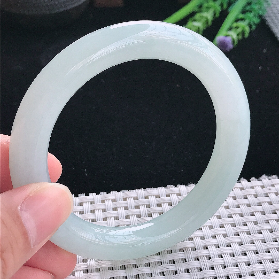 实拍天然翡翠57/10.7老坑冰胶果冻天空蓝圆条手镯翡翠玉镯手环