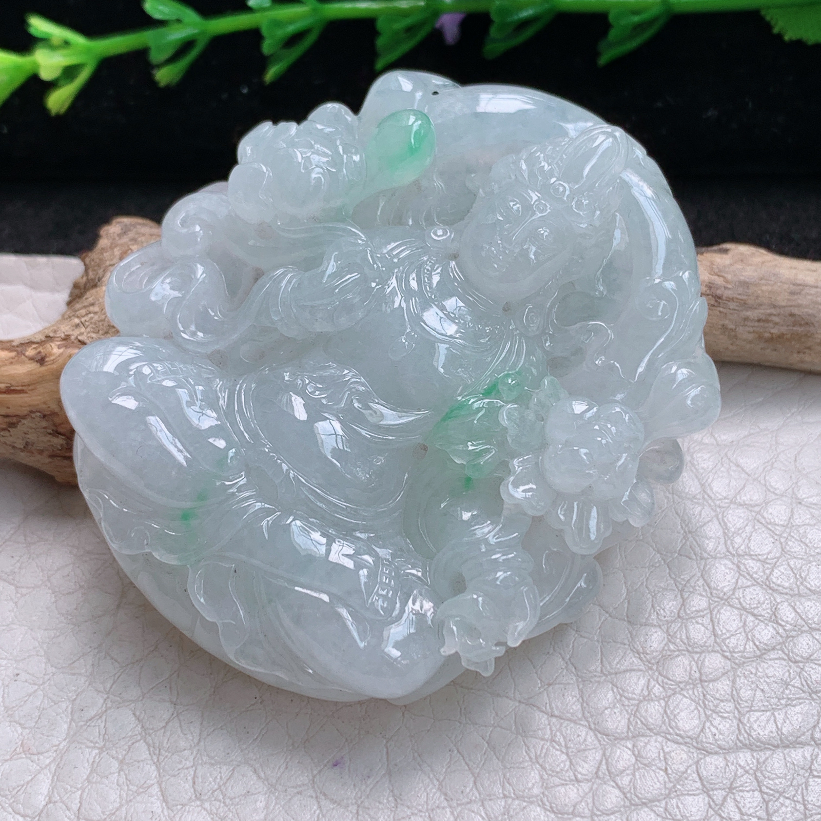 lz实拍53.5*46.8*11.8缅甸天然翡翠a货精雕冰透大势至菩萨吊坠坐莲观音
