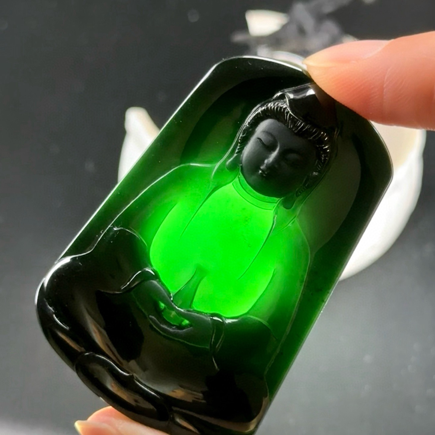 精品墨翠观音 种好色正 黑度极好 打灯通透 油性十足