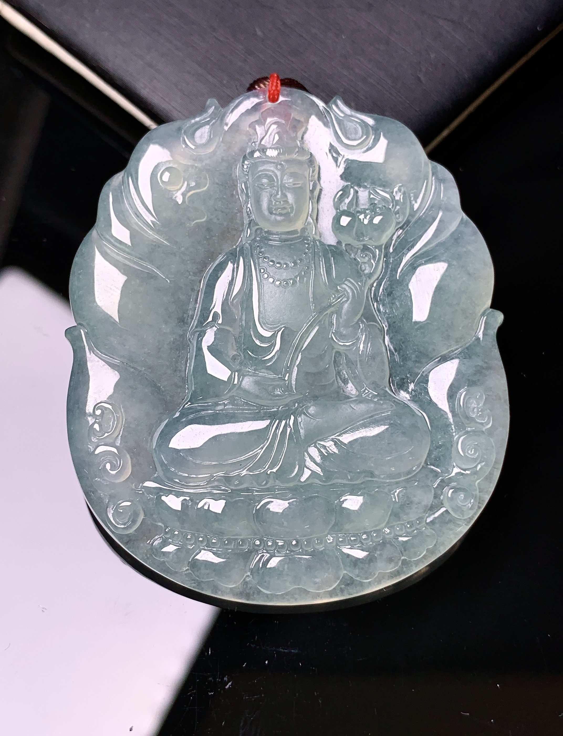 冰种观音菩萨吊坠 玉质细腻 色泽艳丽清新 水润亮眼 整体尺寸50*42*5.5b2