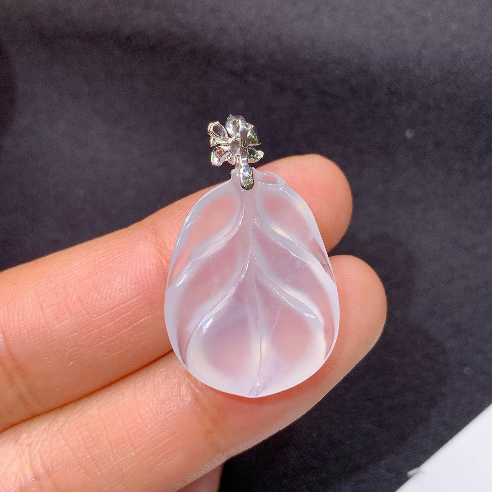 冰种树叶吊坠，18k金镶嵌，冰冰润润，玉质细腻，种水足，Cy 尺寸29.4*28*4.2