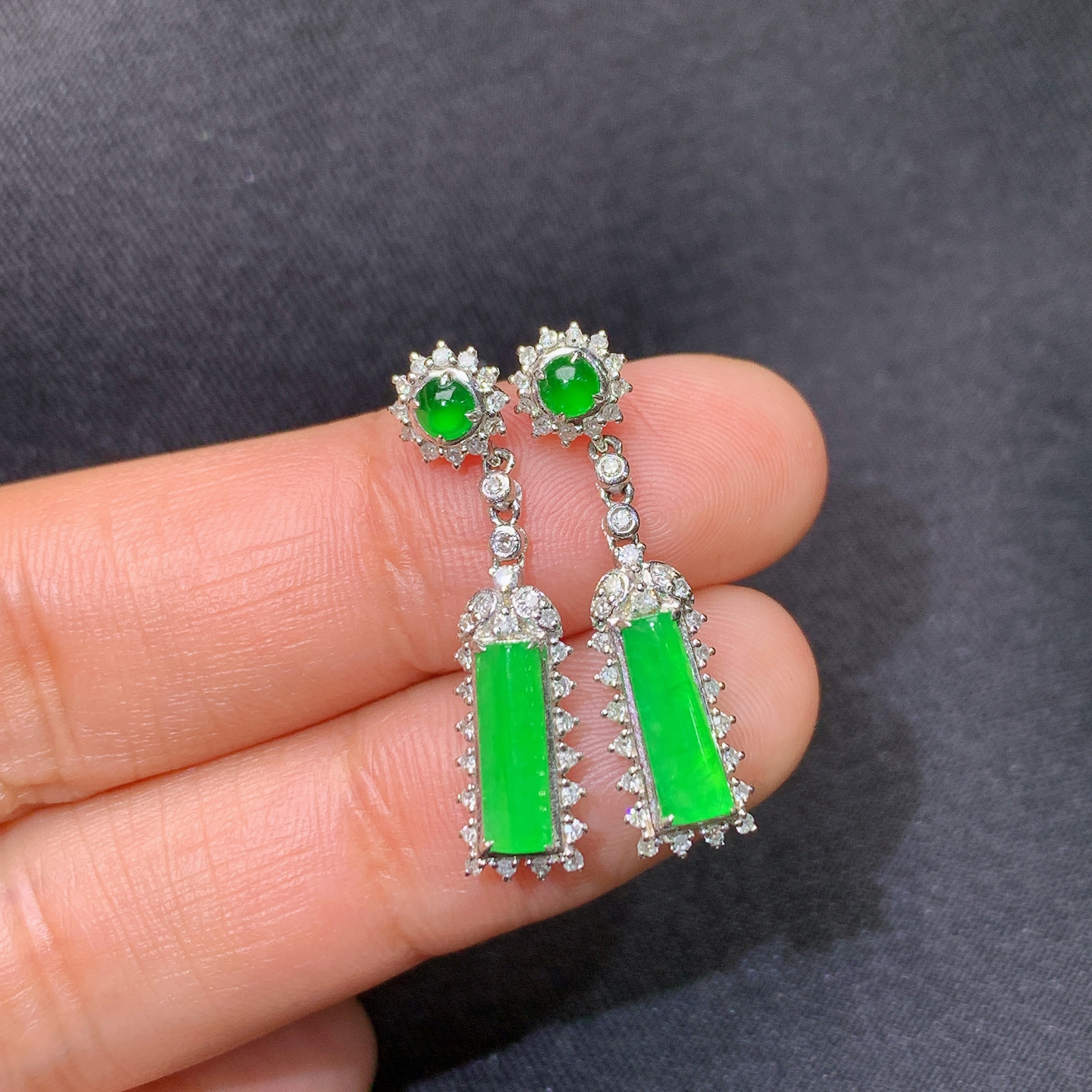 冰阳绿无事牌耳坠，18k金镶嵌，简约时尚，冰润色阳，种水足，h1 尺寸9.1*2.3*2