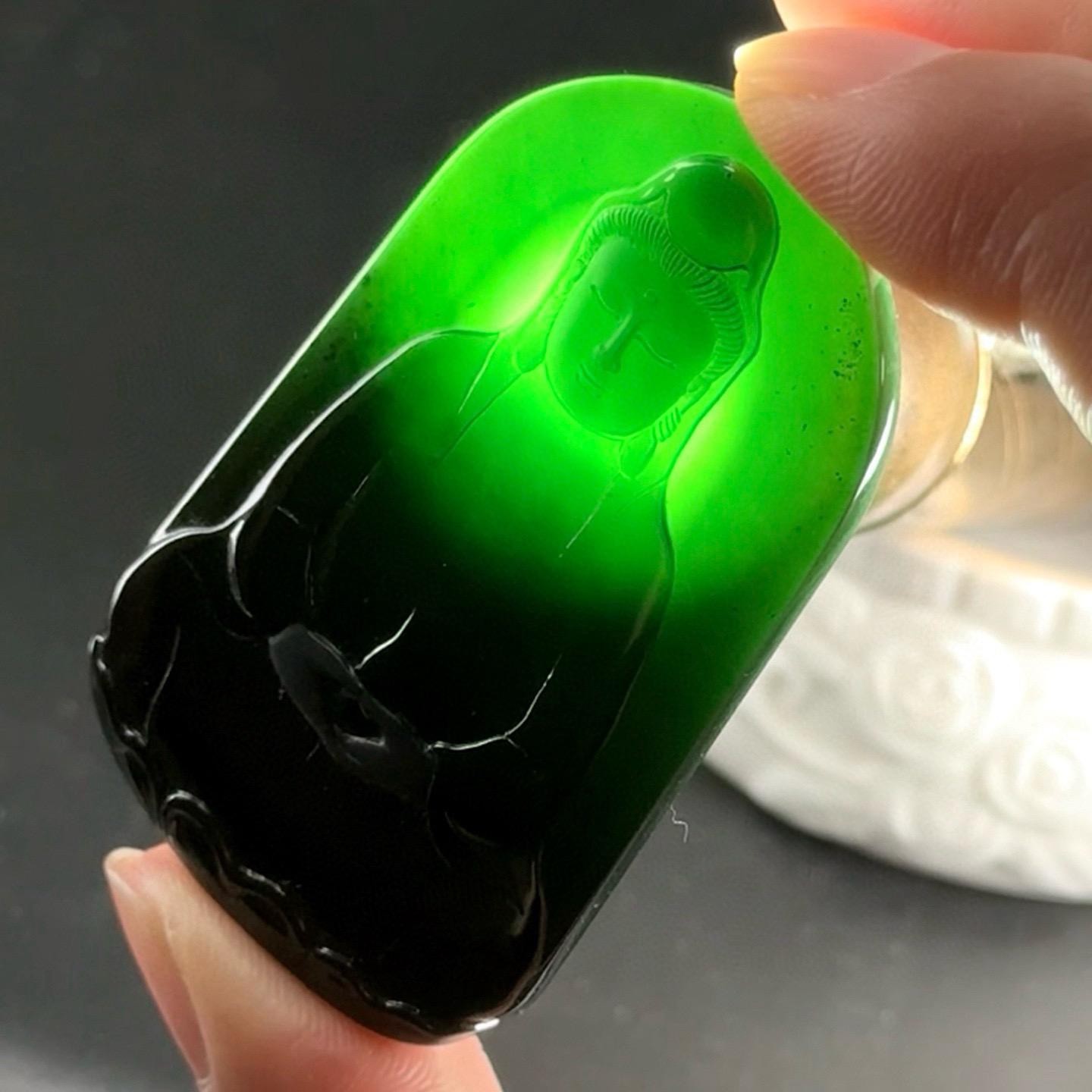 精品墨翠素衣观音 种好色正 黑度极好 打灯通透 油性十足