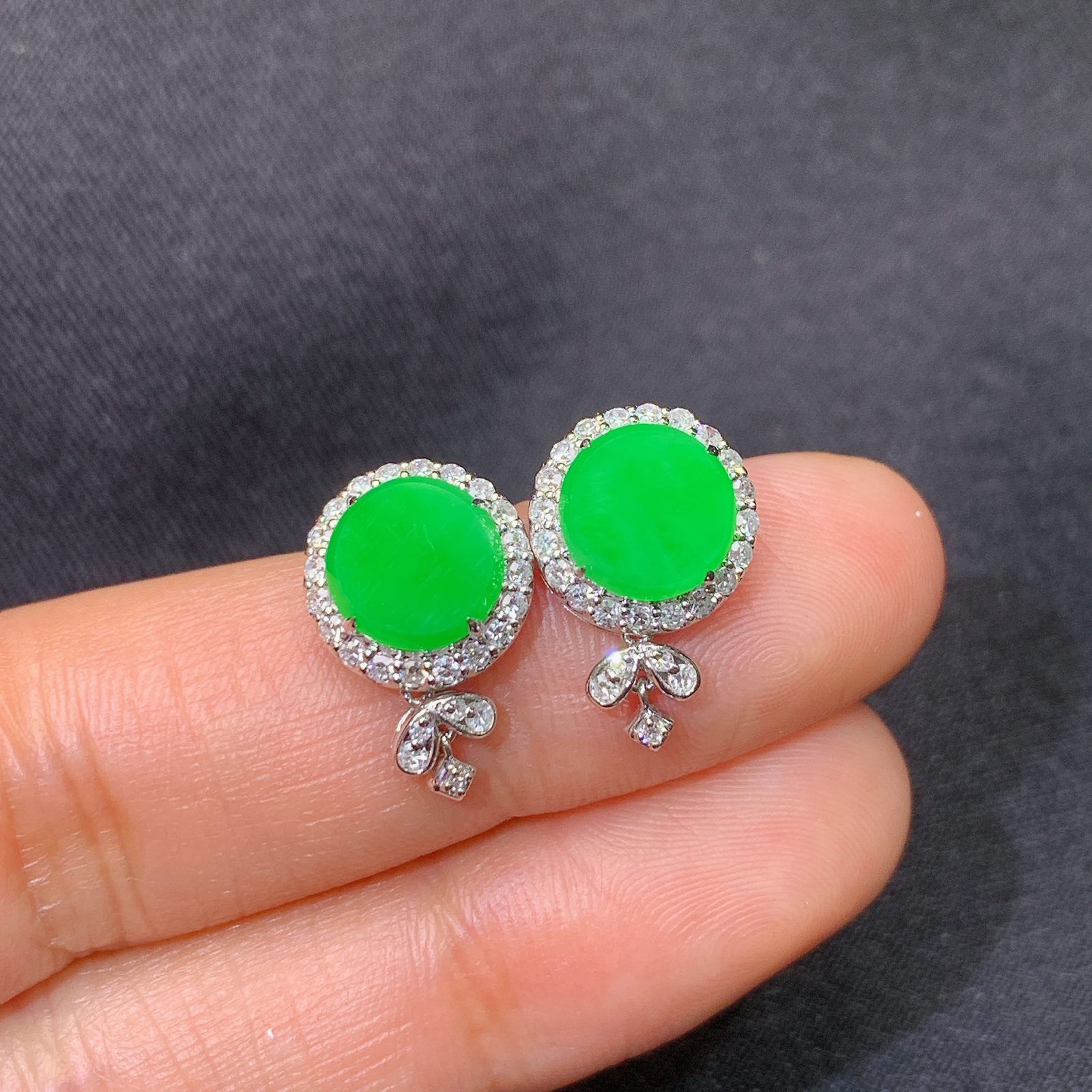 冰阳绿圆牌耳钉，18k金镶嵌，简约时尚，冰润色阳，种水足，h1 尺寸7.3*2