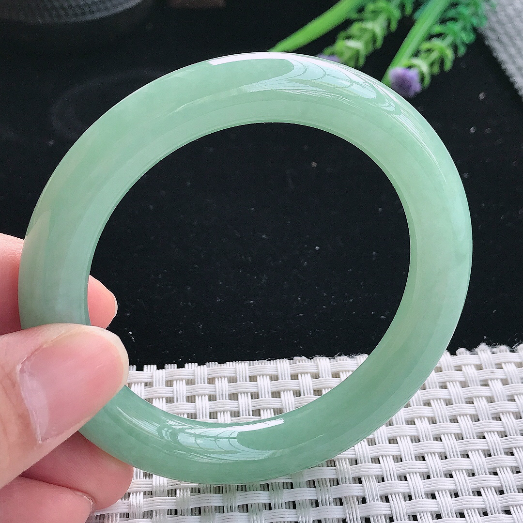 实拍天然翡翠55/10.2/10.4老坑冰胶水灵冰晴满绿圆条手镯翡翠玉镯手环