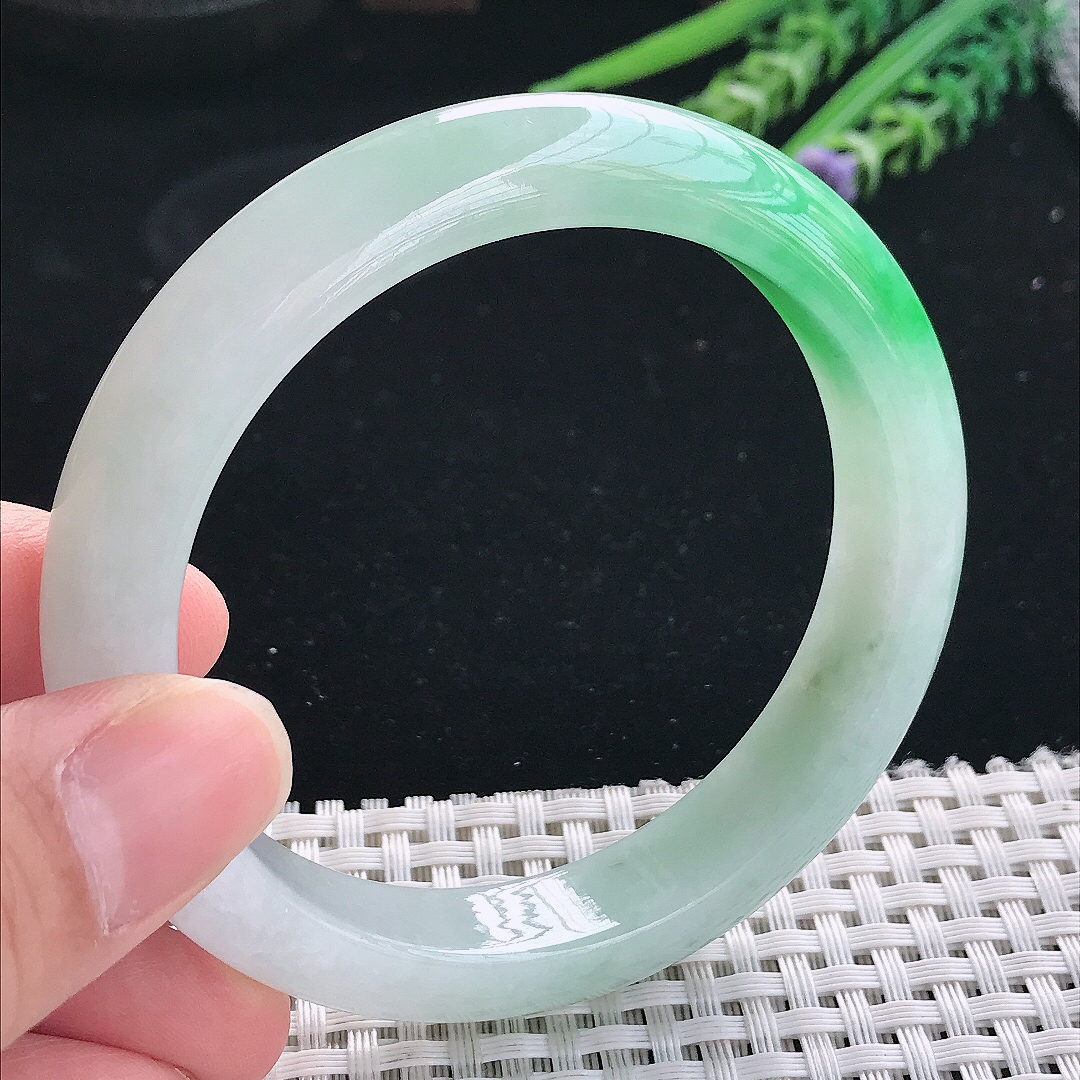 实拍天然翡翠58.5/12.3/8.8老坑精美冰润飘阳绿手镯翡翠玉镯手环