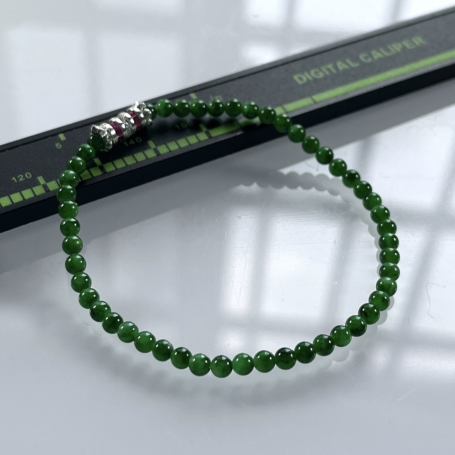 缅甸天然翡翠A货，卡3.2冰种满绿浓阳绿小米珠小圆珠手串手链，尺寸：3.2mm/50颗，长度165m