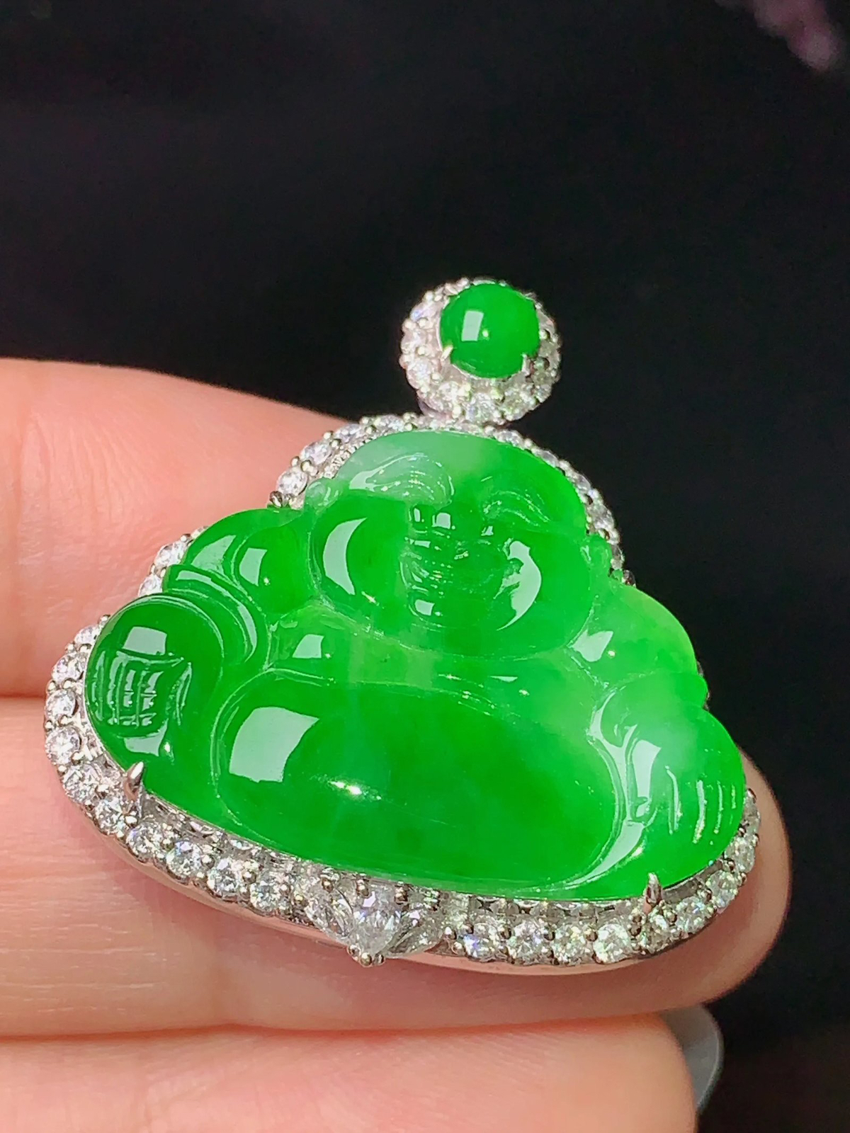 18k金钻镶嵌翠绿佛公吊坠 玉质细腻 色泽清新艳丽 整体尺寸30.5*28.6*10.5