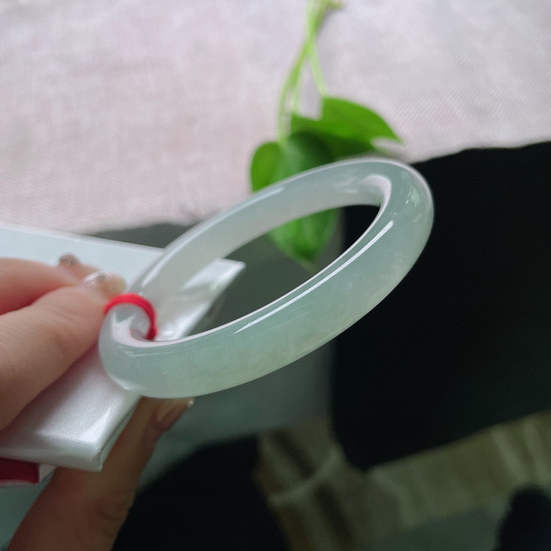 54/9.5，冰晴圆条，晶莹剔透，如冰似水，种老，底子细腻干净，完美