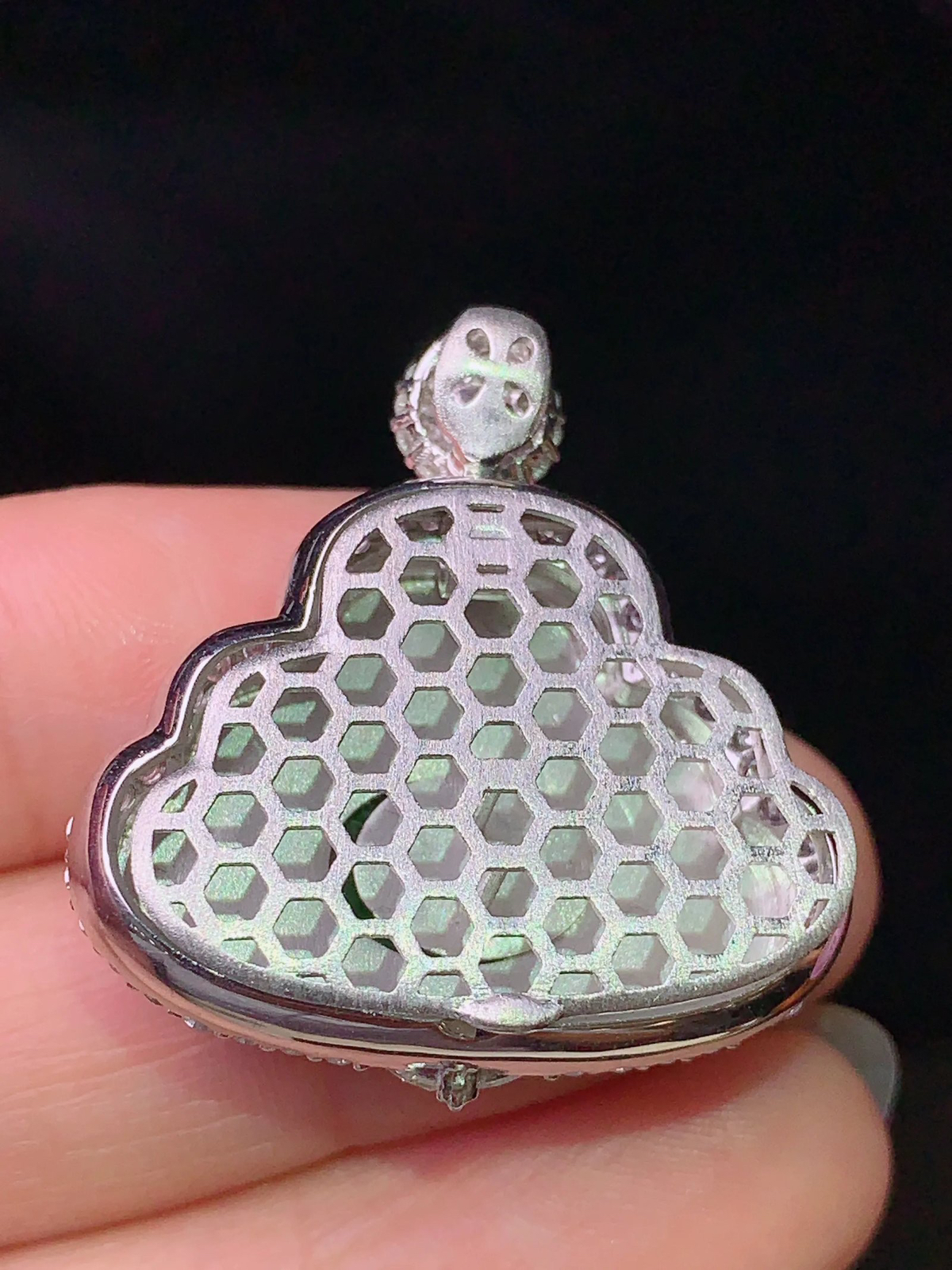 18k金钻镶嵌翠绿佛公吊坠 玉质细腻 色泽清新艳丽 整体尺寸30.5*28.6*10.5