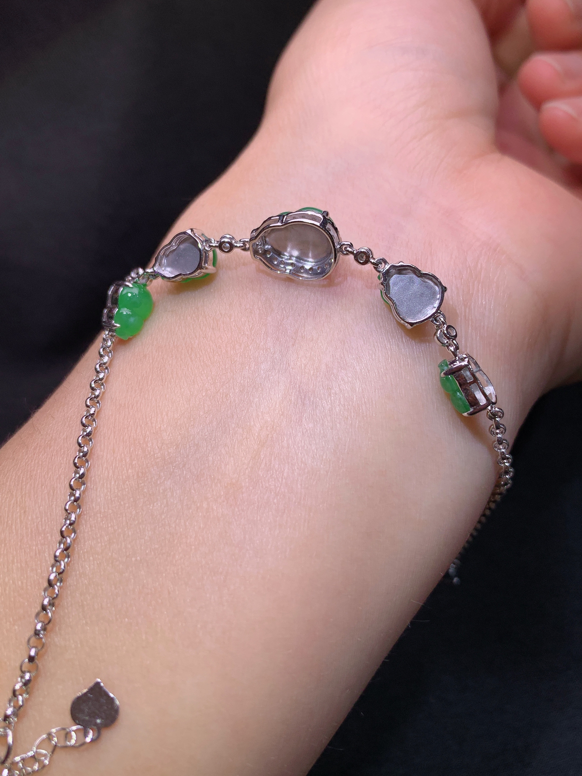 冰阳绿葫芦手链，18k金镶嵌，款式新颖，冰润色阳，种水足，h1 尺寸8.7*6.3*2.8