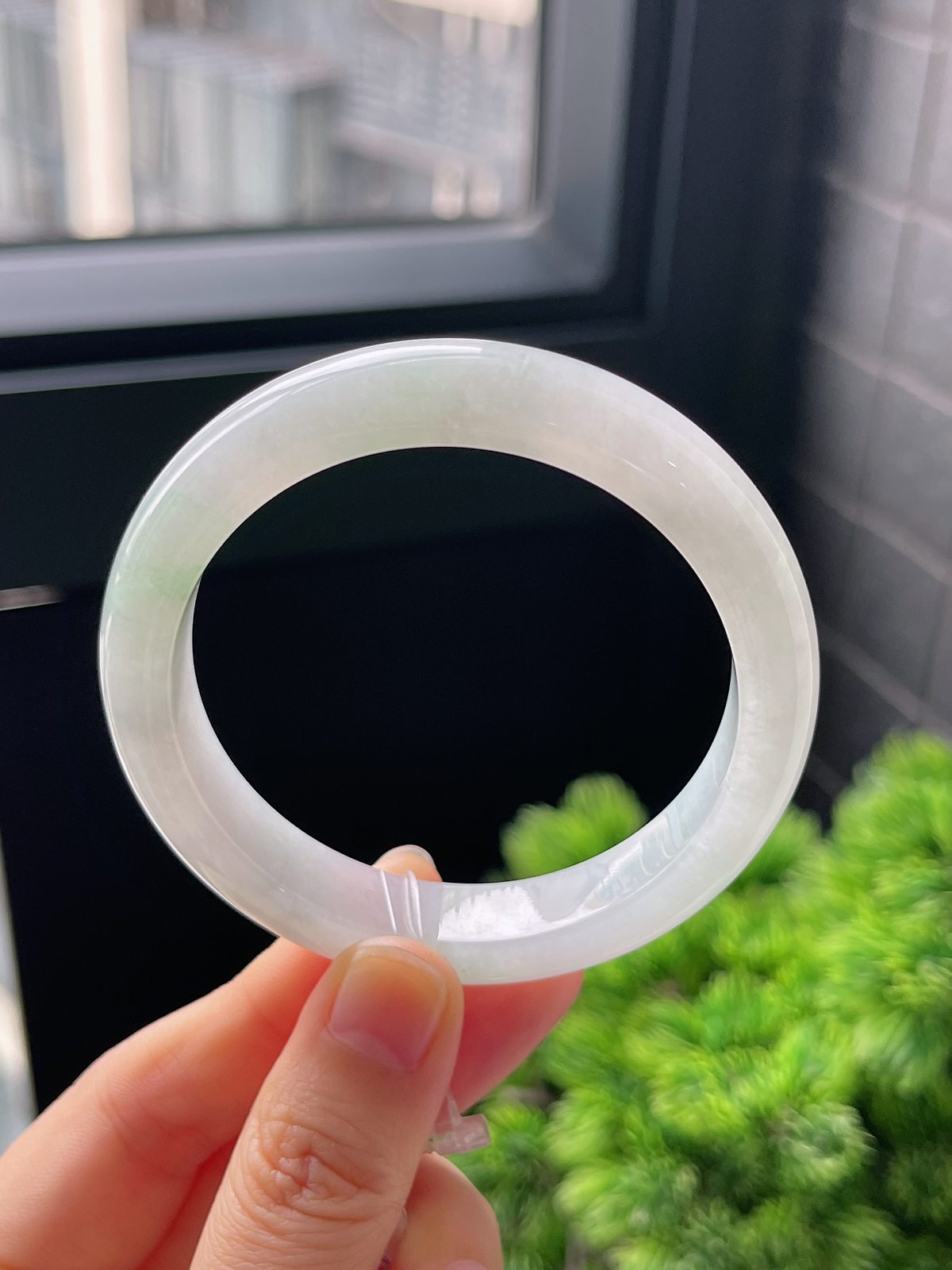 正圈53.5圈口，翡翠冰糯种浅绿色手镯