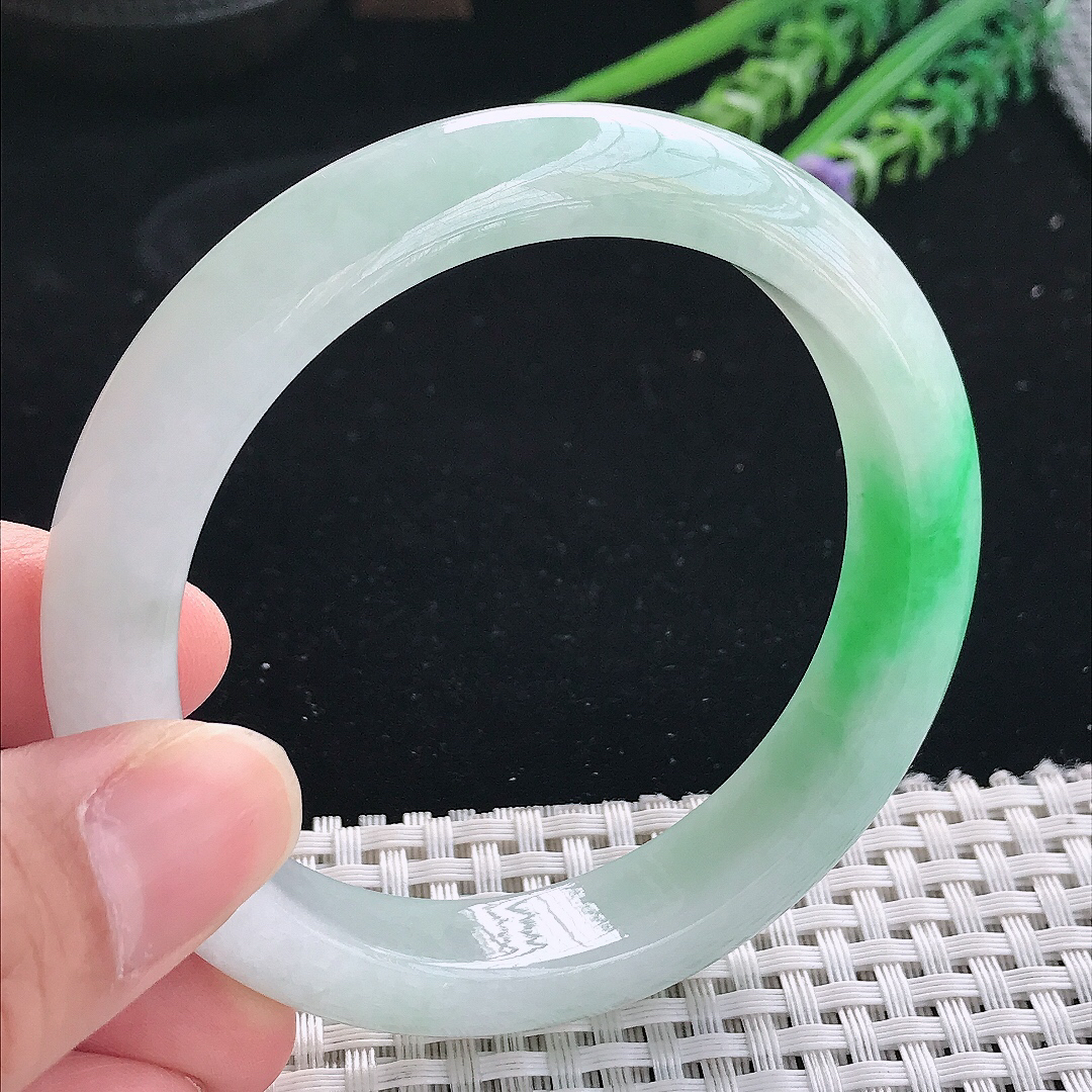 实拍天然翡翠58.5/12.3/8.8老坑精美冰润飘阳绿手镯翡翠玉镯手环