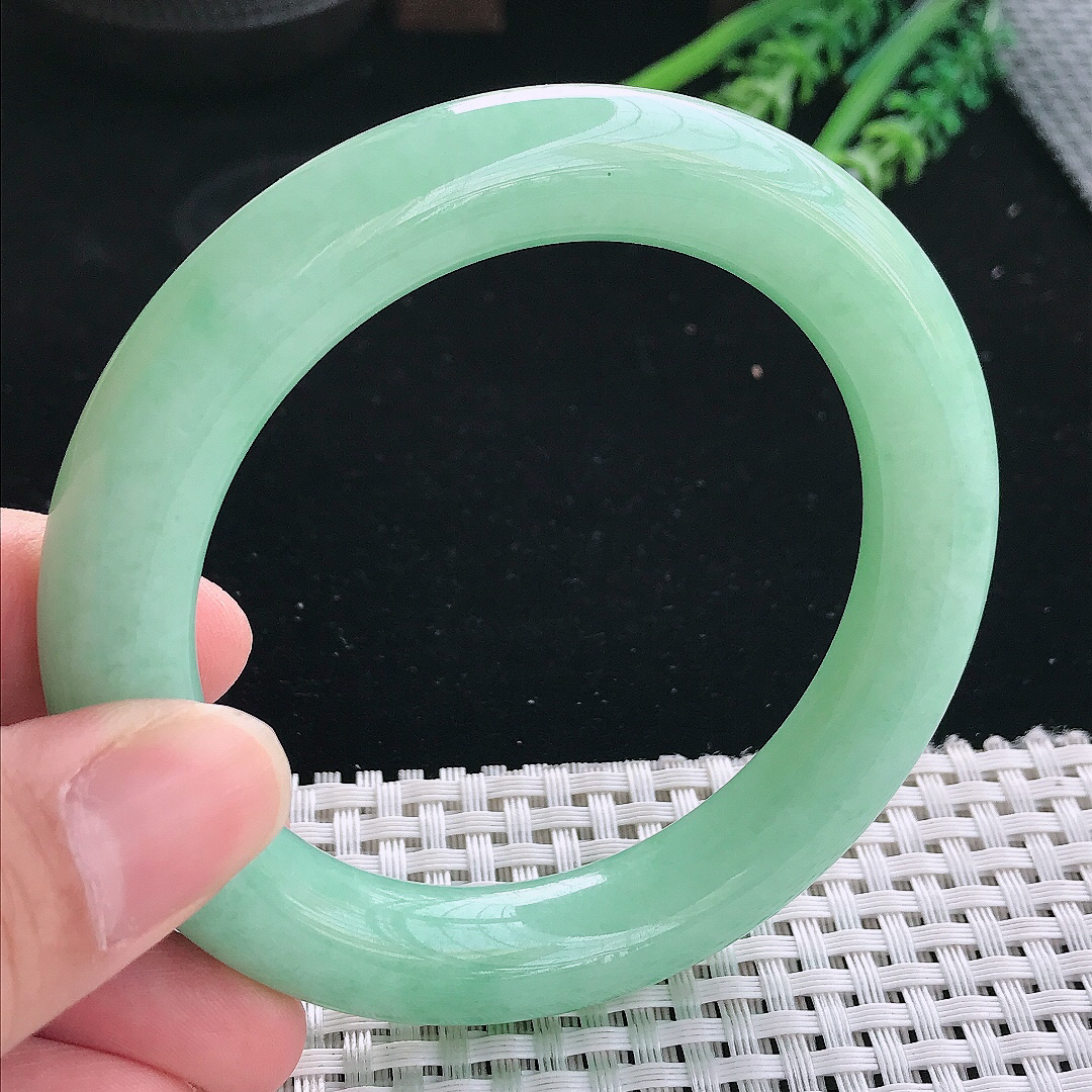 实拍天然翡翠57.5/11.2/11.3老坑精美温润满绿圆条手镯苹果绿玉镯手环