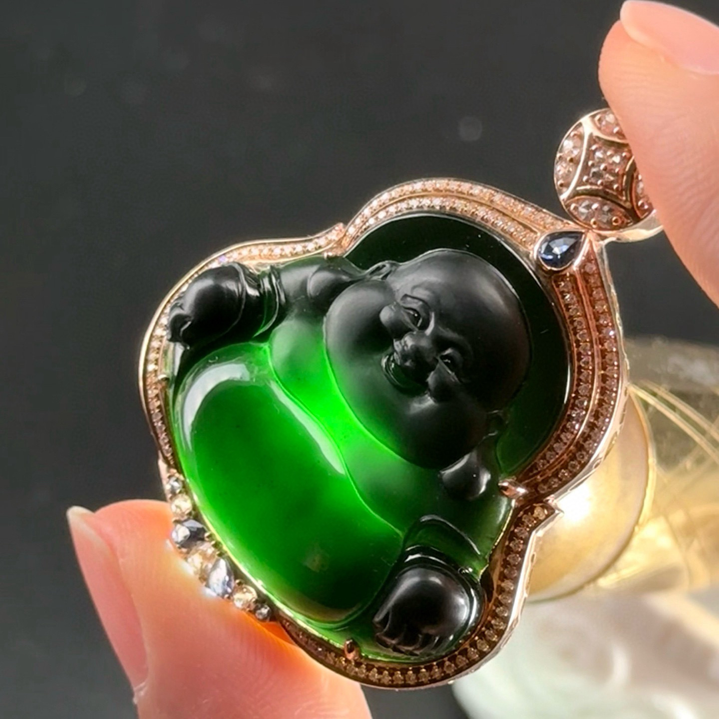 精品18k墨翠大肚佛 种好色正 黑度极好 打灯通透 油性十足