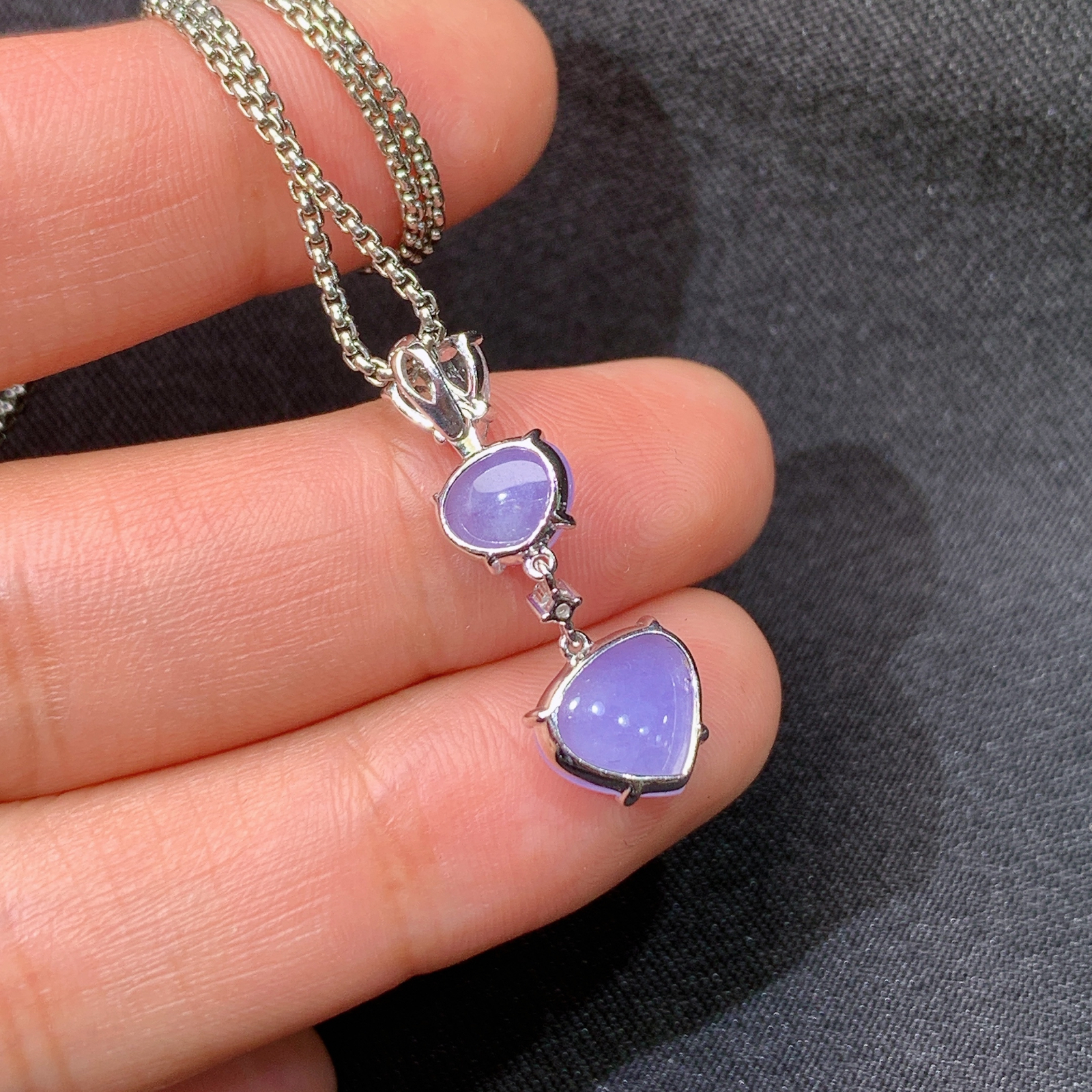 冰紫罗兰爱心吊坠，18k金镶嵌，冰润鲜艳，玉质细腻，种水足，Zhu 尺寸25*8.8*3.6