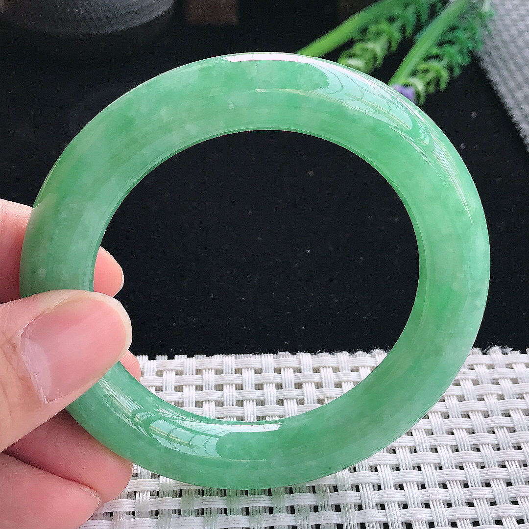 实拍天然翡翠56/12.3/12老坑精美温润满绿胖圆条手镯翡翠玉镯手环