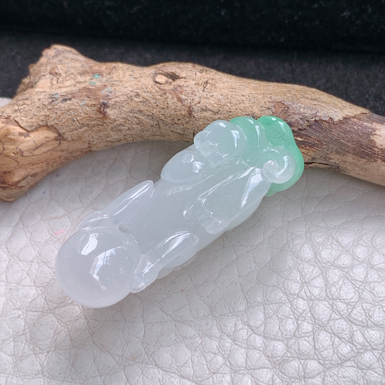 lz实拍36.2*12*18缅甸天然翡翠a货精雕冰种飘绿立体貔貅玉项坠 玉挂件