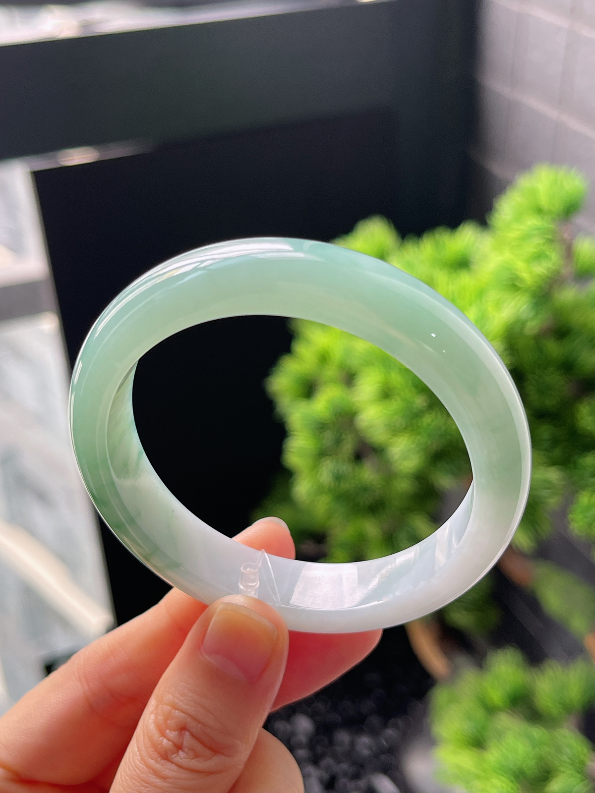 正圈53圈口，翡翠冰糯种飘绿手镯