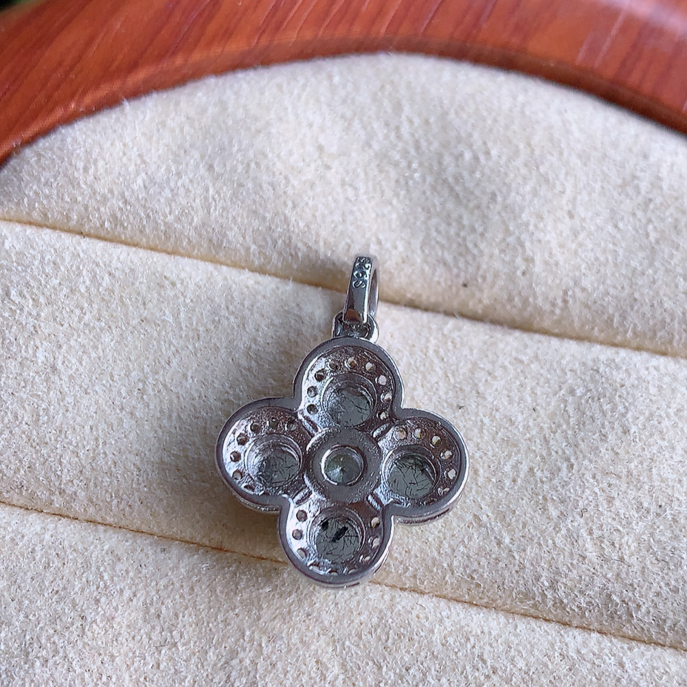 冰润满绿蛋面吊坠  玉质细润，翠绿色  沁人心脾 ，高档大气，镶嵌效果倍增，W481.15  整体尺寸：21.5-15-5.8mm  裸石尺寸： 3.5mm