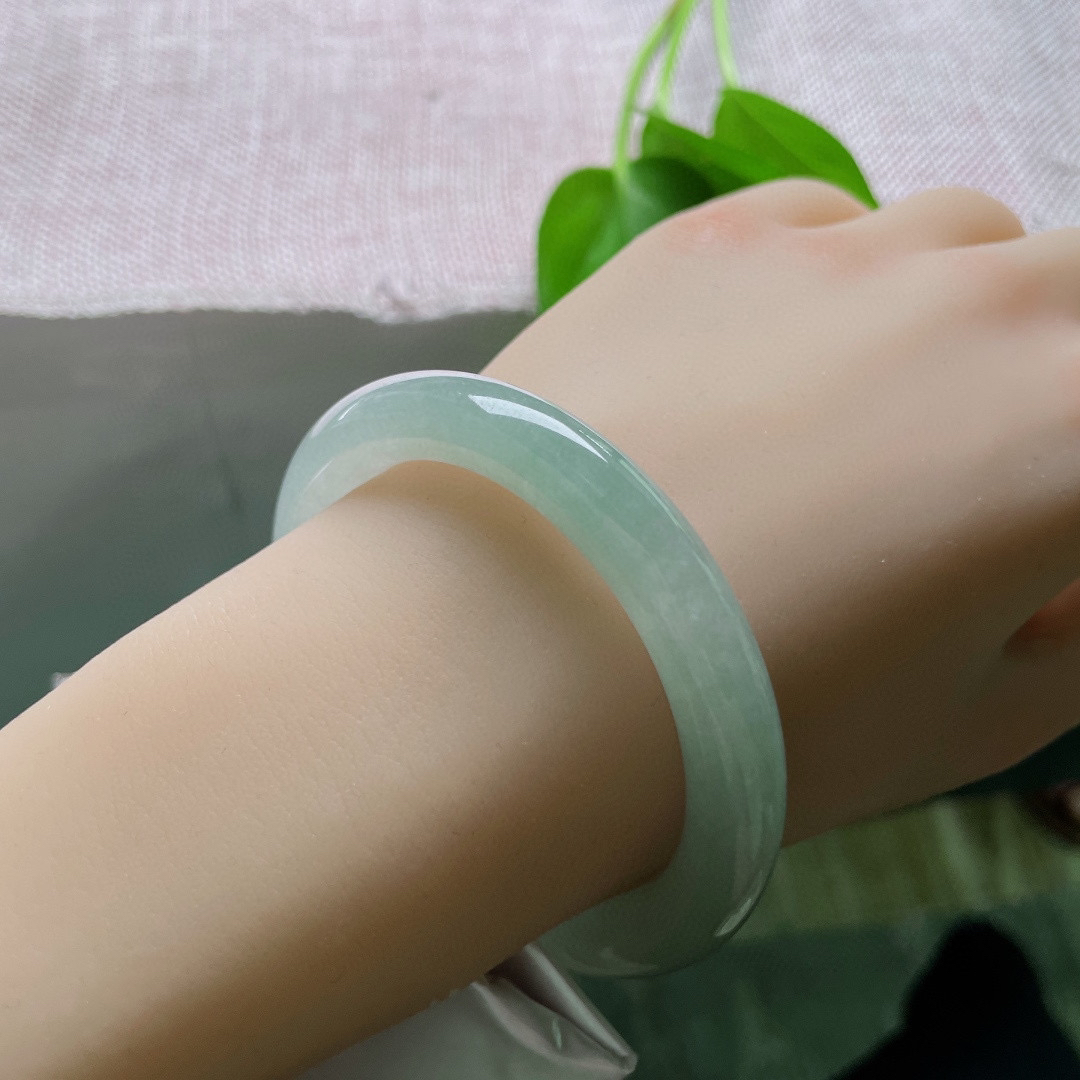 54/9.5，冰晴圆条，晶莹剔透，如冰似水，种老，底子细腻干净，完美