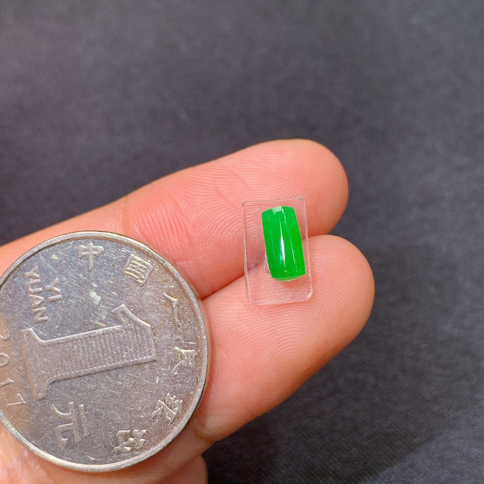 冰阳绿马鞍，镶嵌佳品，冰润色阳，玉质细腻，种水足，Dm 尺寸6.8*2.8*2