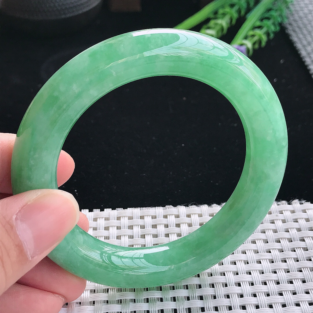 实拍天然翡翠56/12.3/12老坑精美温润满绿胖圆条手镯翡翠玉镯手环