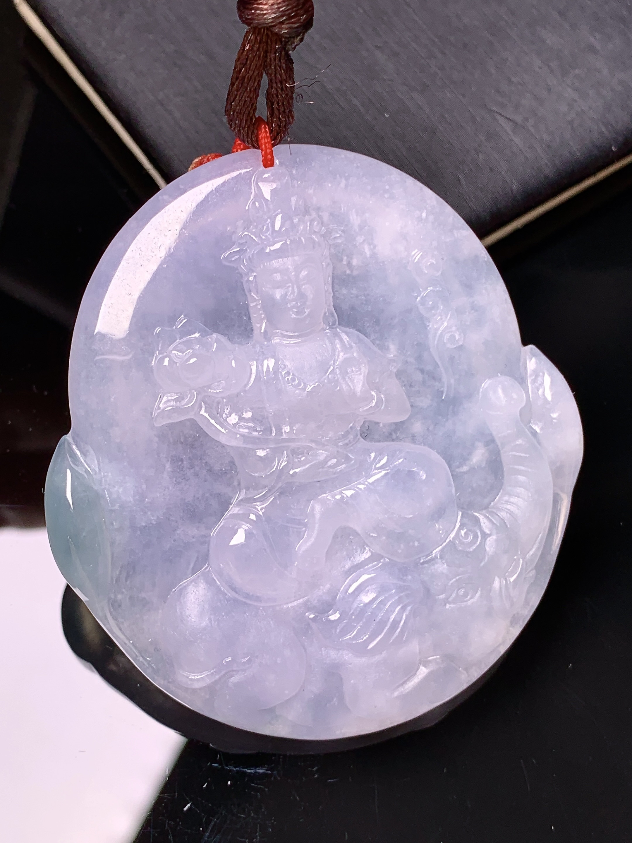 冰种飘绿普贤菩萨吊坠 玉质细腻 色泽艳丽清新 水润亮眼 整体尺寸49.5*45.5*5.8b2