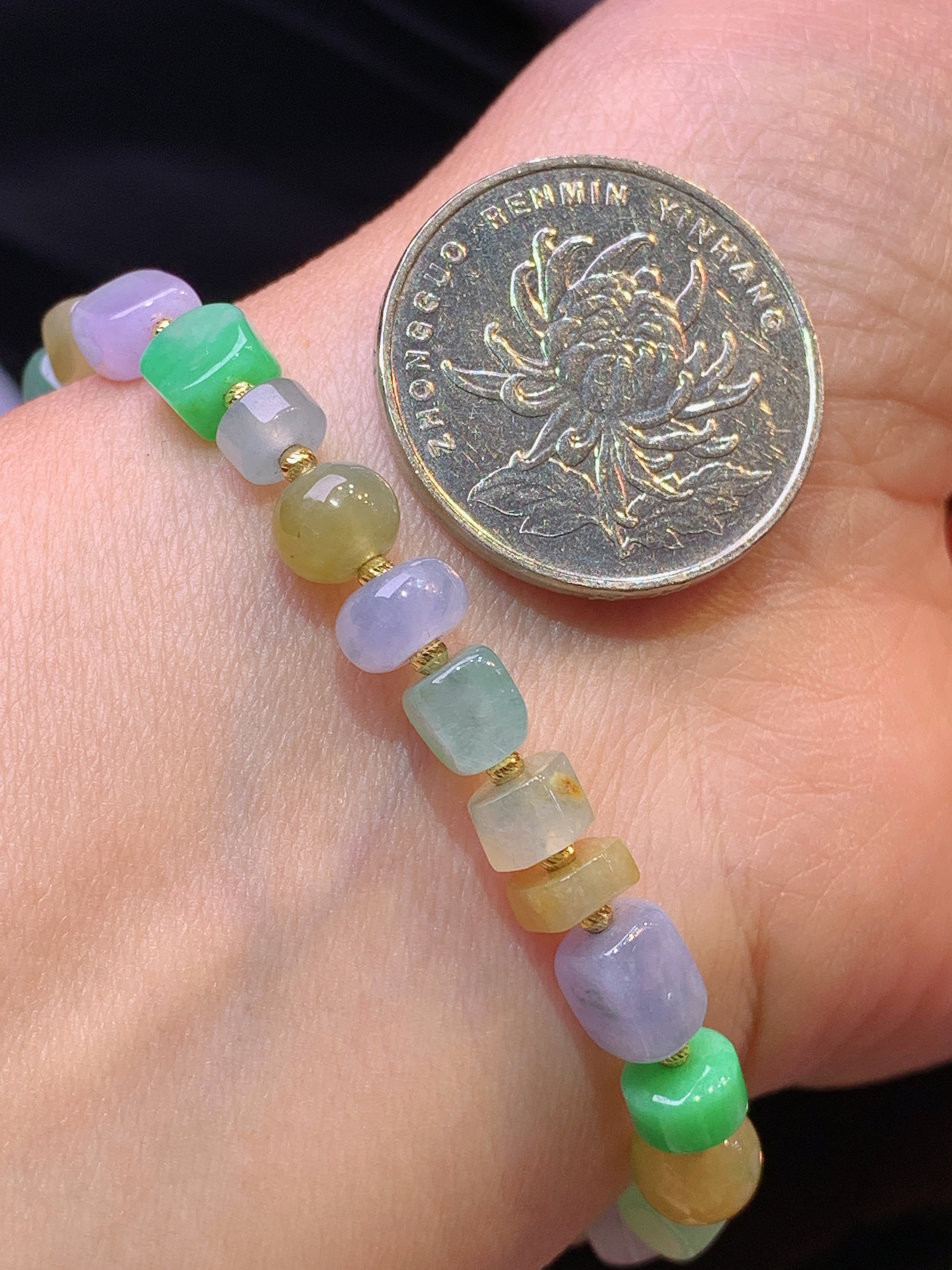 18k金镶嵌多彩多宝手链 玉质细腻 色泽艳丽清新 水润亮眼 整体尺寸7*5.8*4.3x3