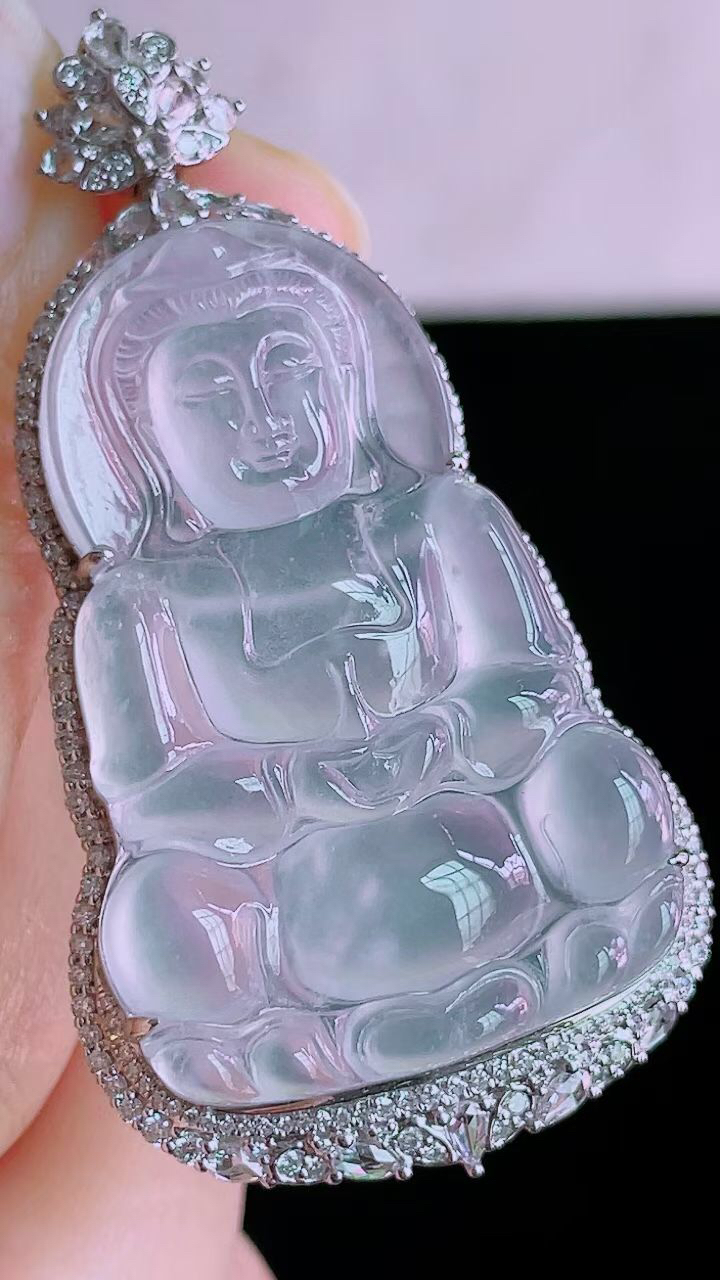 【翡翠名称】18K金豪华镶钻高冰观音吊坠挂件
【翡翠尺寸】含金55.8/29.3/9.2mm
【翡翠描述】宝贝种老水足，玉质细腻，色泽靓丽，性价比高，佩戴效果好！
【其它赠送】权威证书/精美挂绳盒子/支持全国复检