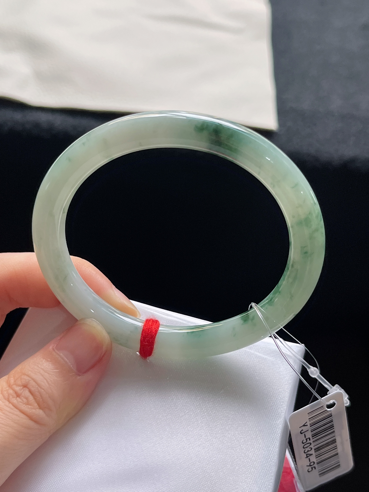 贵妃镯54圈口，翡翠冰糯种飘绿手镯