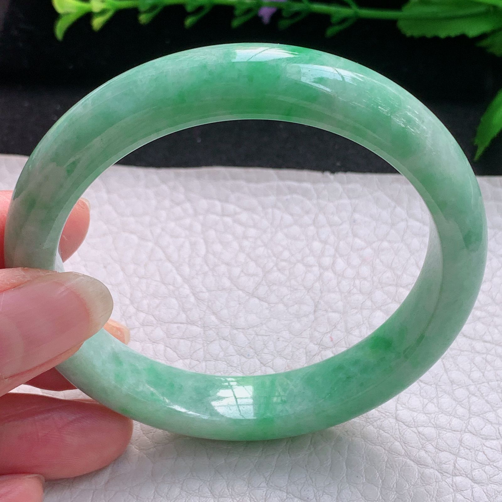 n清新款58*12*8.5平安镯 缅甸翡翠A货玉手镯精美白底青宽边玉手镯