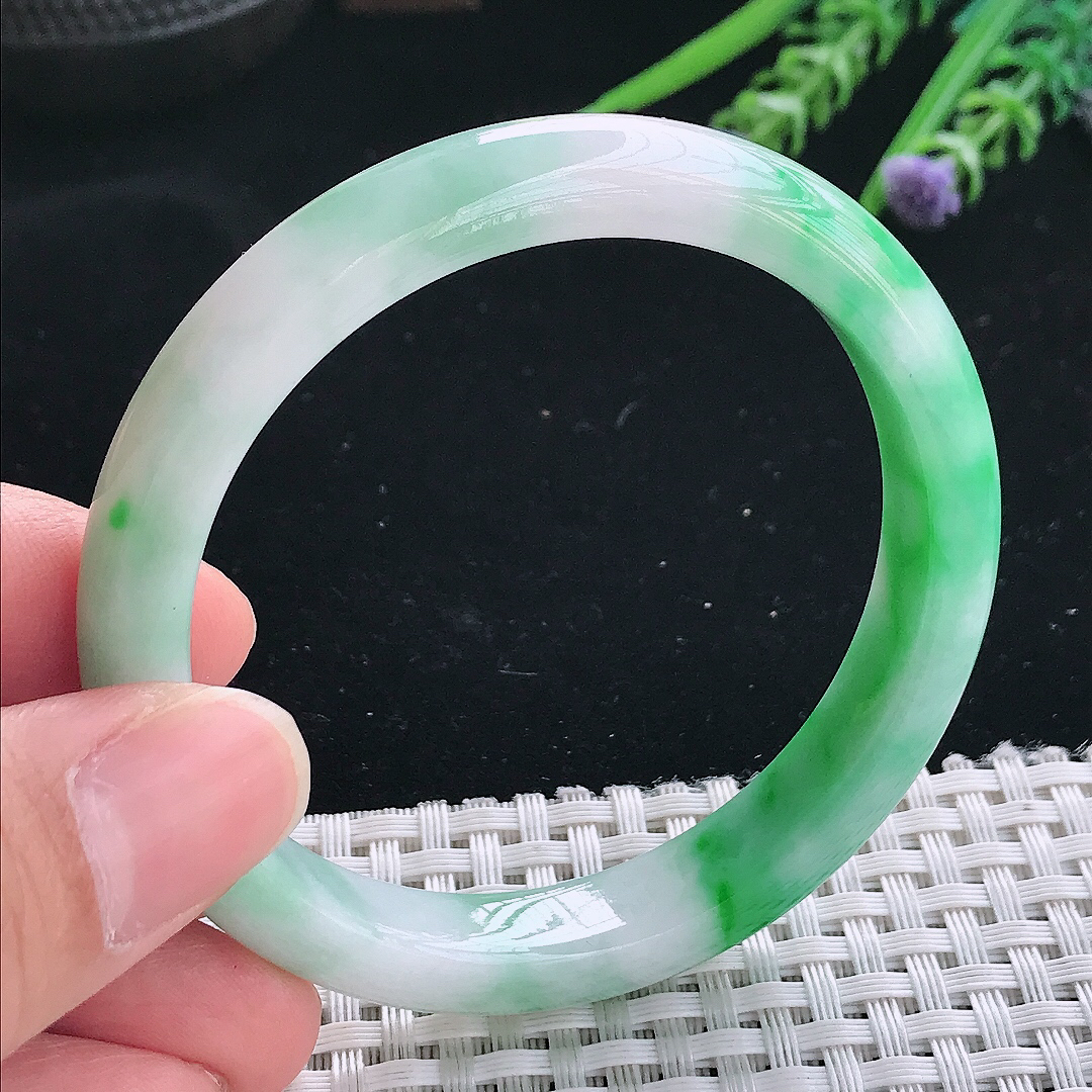 实拍天然翡翠55/10/7.6老坑精美温润飘阳绿手镯翡翠玉镯手环