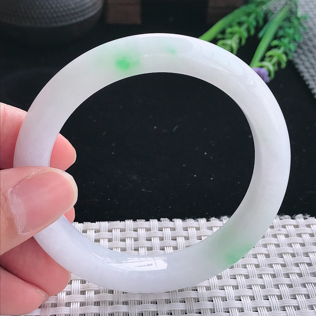 实拍天然翡翠57.5/10.8/9.5老坑秀气温润飘绿手镯翡翠玉镯手环