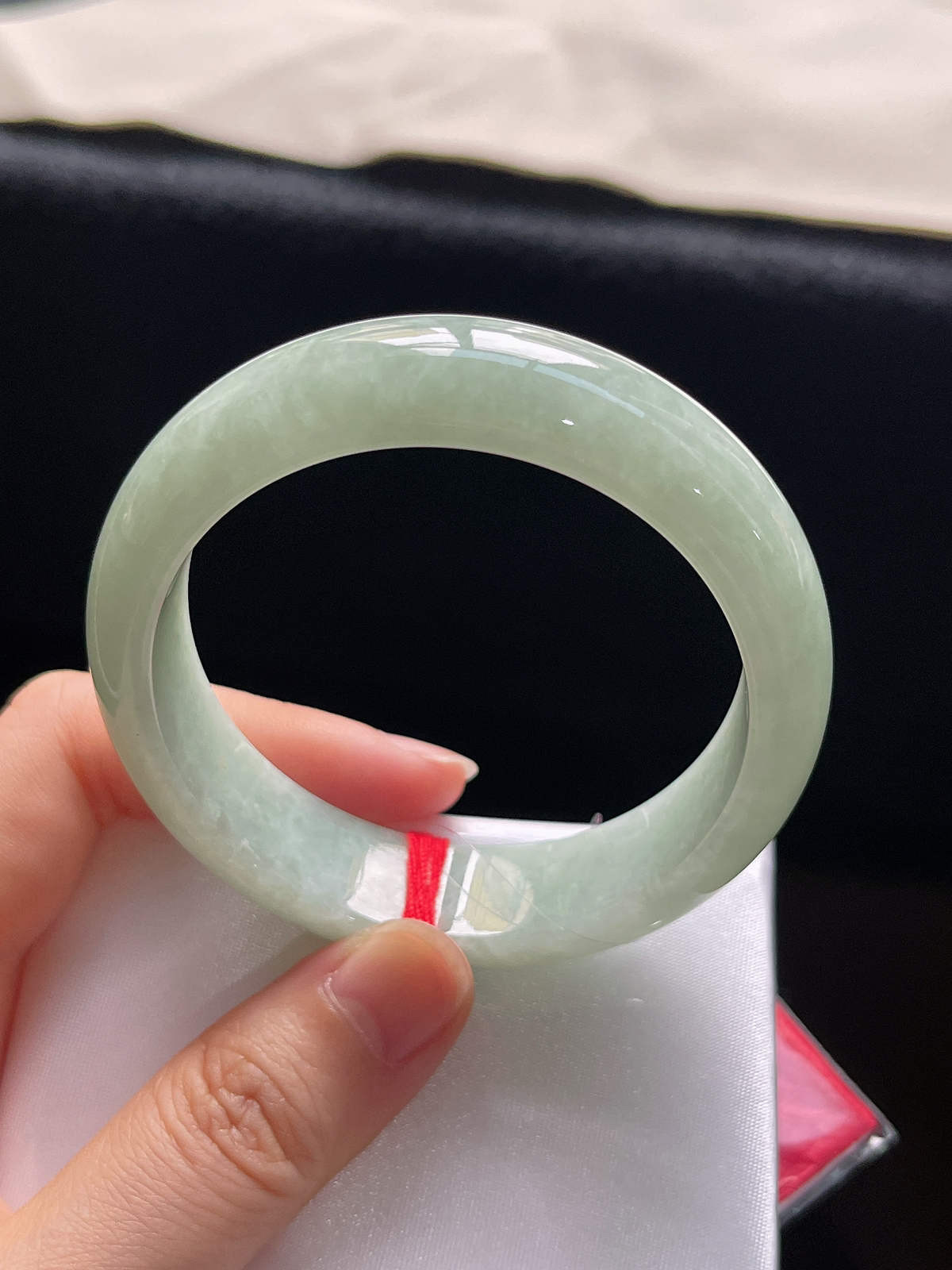 正圈52圈口，翡翠糯化种淡绿色手镯