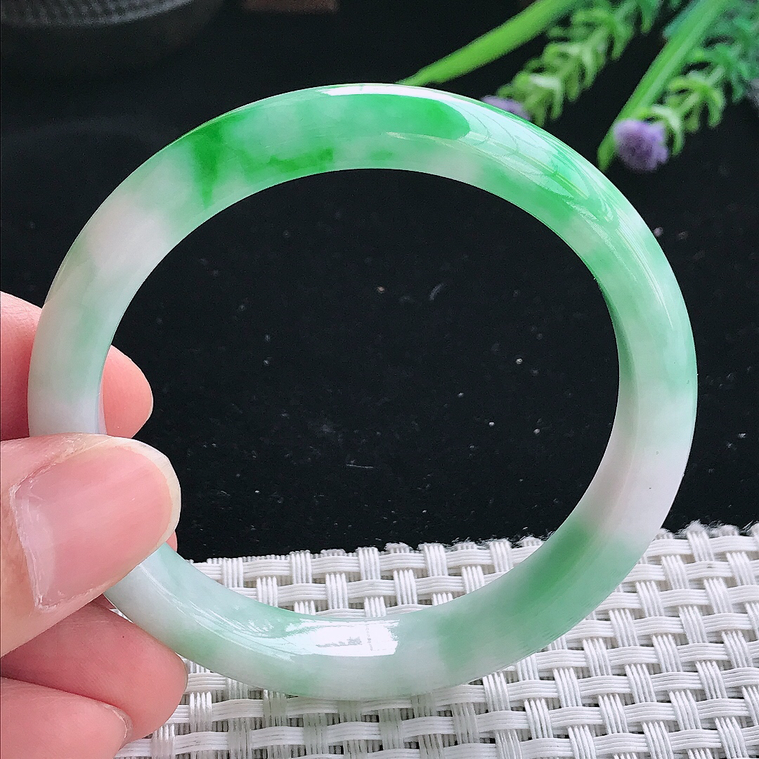 实拍天然翡翠55/10/7.6老坑精美温润飘阳绿手镯翡翠玉镯手环