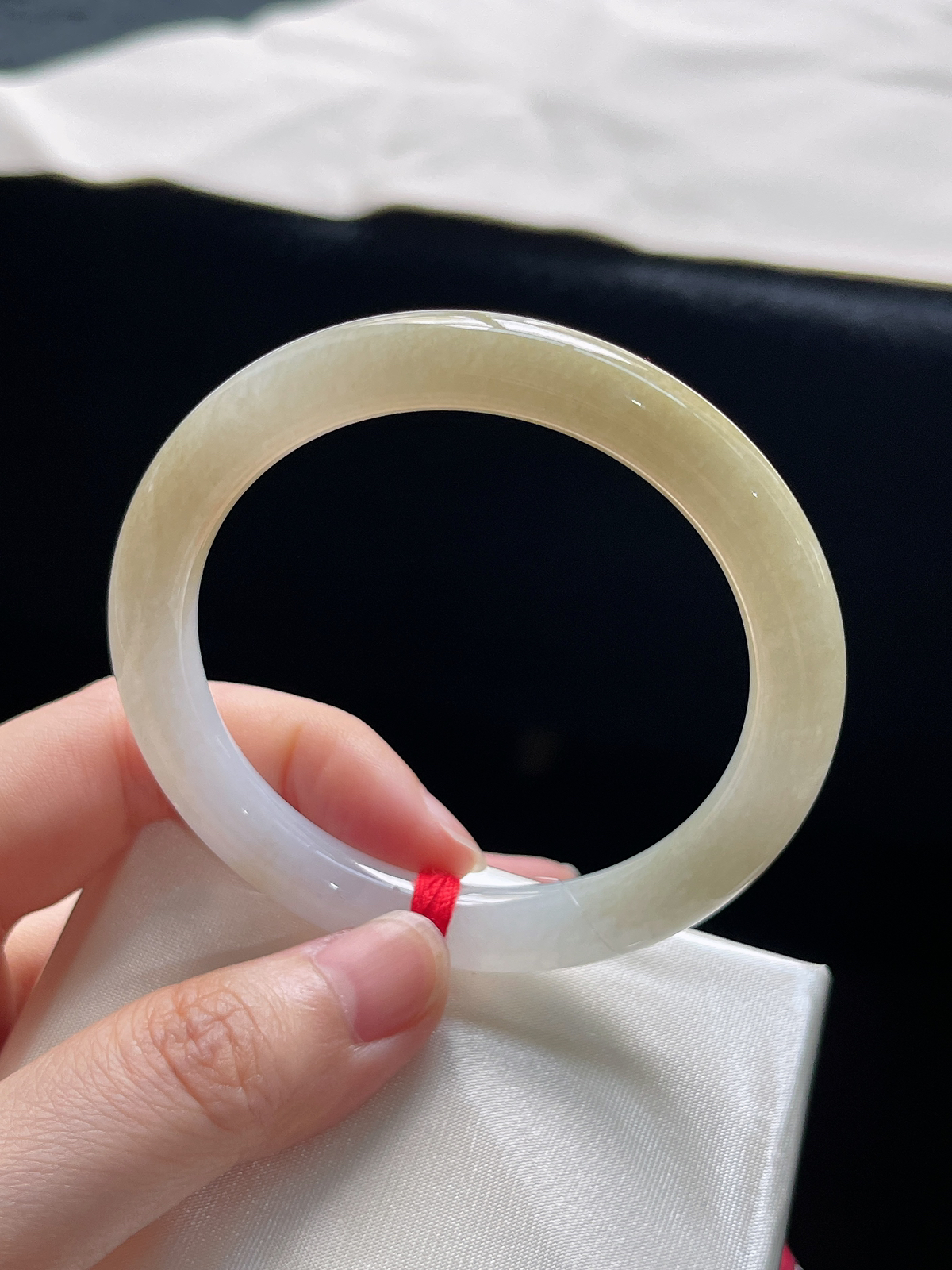 圆镯52.7圈口，翡翠冰糯种黄色手镯