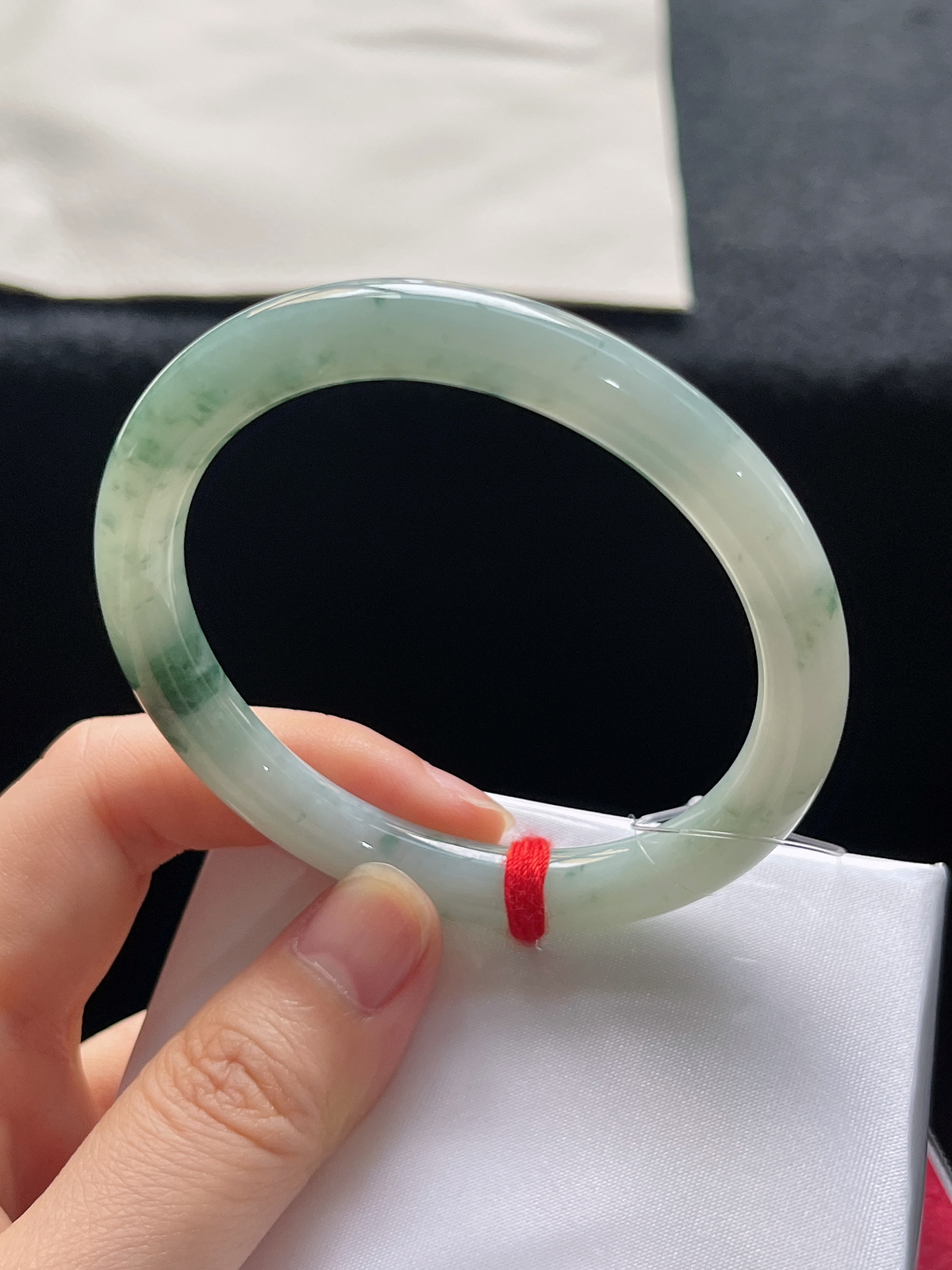 贵妃镯54圈口，翡翠冰糯种飘绿手镯