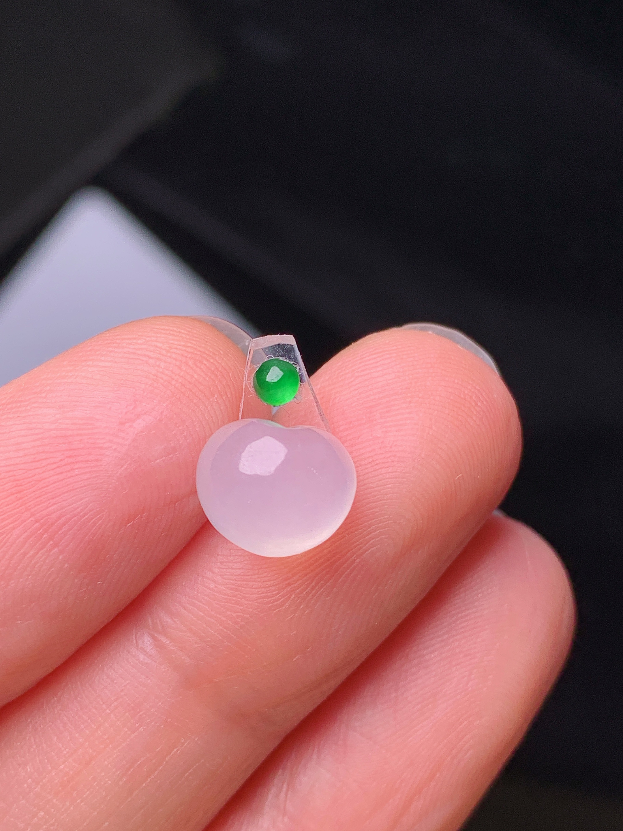 镶嵌款 冰种蛋面吊坠 玉质细腻 色泽艳丽清新 水润亮眼 整体尺寸7*8.5*5.5*2x