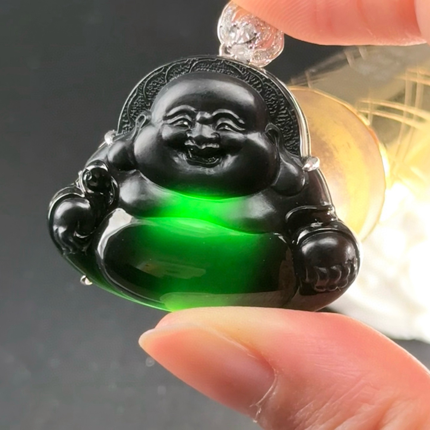 精品18k墨翠大肚佛 种好色正 黑度极好 打灯通透 油性十足  尺寸35.1