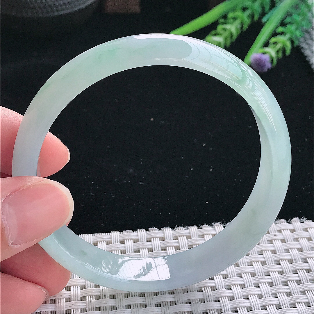 实拍天然翡翠60.5/13.2/6.6大圈口老坑冰胶果冻天空蓝飘花手镯翡翠玉镯手环