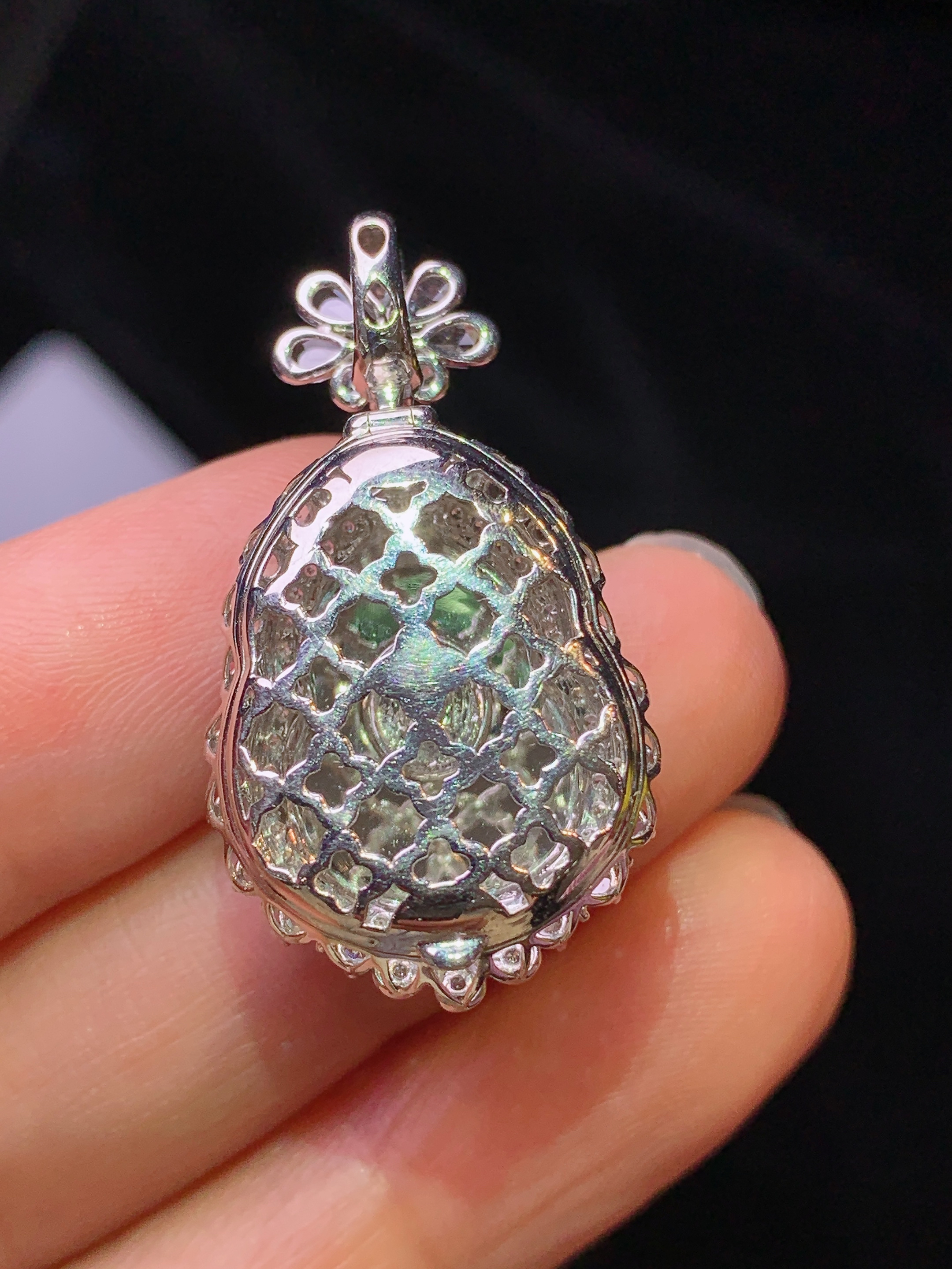 18k金钻镶嵌翠绿葫芦吊坠 玉质细腻 色泽艳丽清新 水润亮眼 整体尺寸32.2*17.8*12.2y4