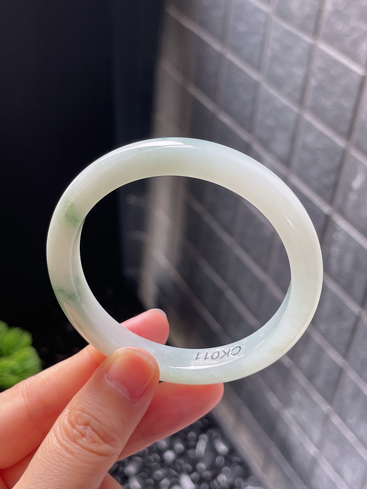 正圈54圈口，翡翠冰糯种飘绿手镯